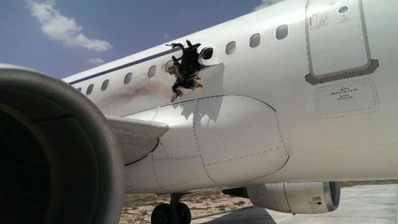 Illustration for article titled Video Shows Harrowing Moments Inside Plane Following Mid-Air ExplosionÂ